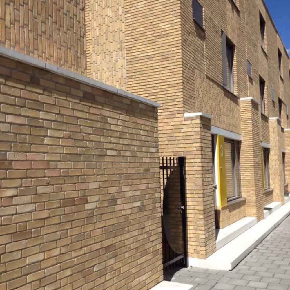 Meet your Posher, Flora